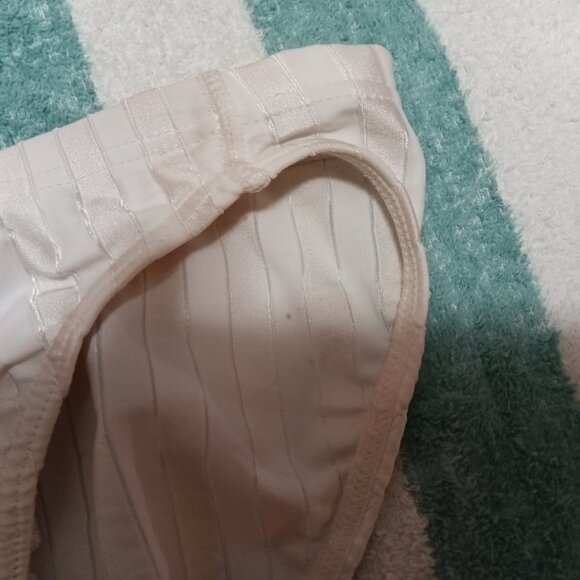RARE VINTAGE GOOD MEN WEAR WHITE SWIM BRIEF, ASIAN SIZE "S", 28"-30",(Pre-Owned) - Picture 4 of 9